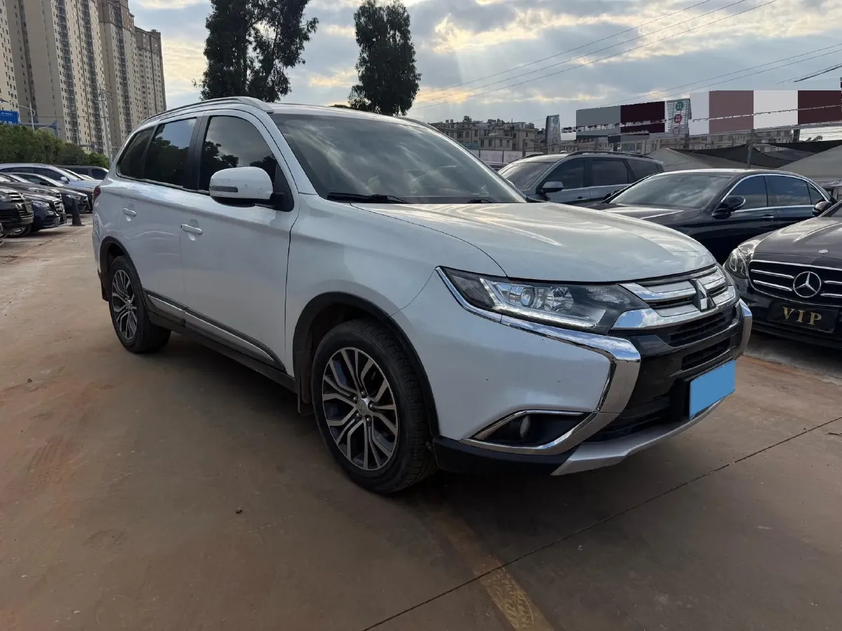 2017 Mitsubishi Outlander 2.0L 166HP L4 CVT,autocango,china used car exporter,china ev exporter,chinese used car exporter,chinese used ev exporter