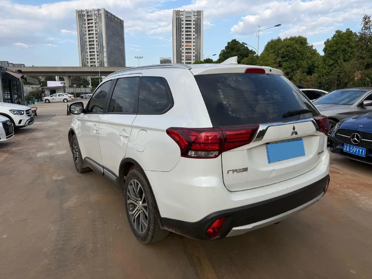 2017 Mitsubishi Outlander 2.0L 166HP L4 CVT,autocango,china used car exporter,china ev exporter,chinese used car exporter,chinese used ev exporter