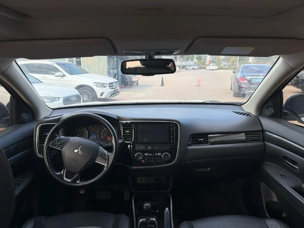 2017 Mitsubishi Outlander 2.0L 166HP L4 CVT,autocango,china used car exporter,china ev exporter,chinese used car exporter,chinese used ev exporter