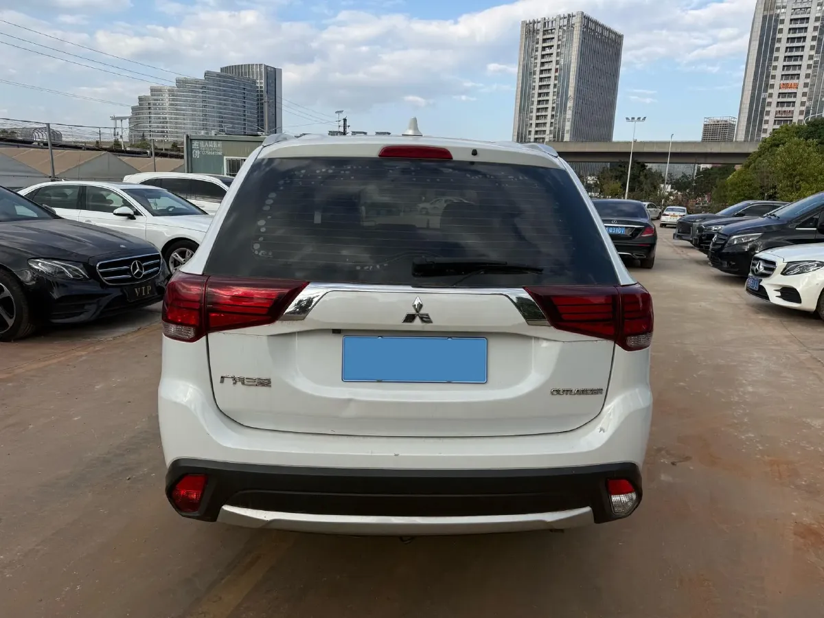 2017 Mitsubishi Outlander 2.0L 166HP L4 CVT,autocango,china used car exporter,china ev exporter,chinese used car exporter,chinese used ev exporter