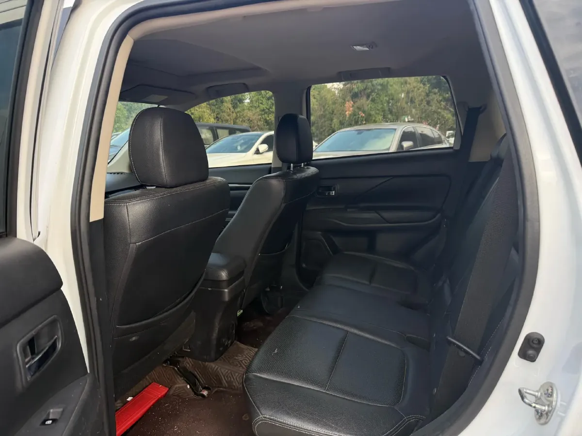 2017 Mitsubishi Outlander 2.0L 166HP L4 CVT,autocango,china used car exporter,china ev exporter,chinese used car exporter,chinese used ev exporter