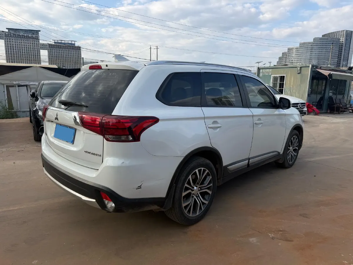 2017 Mitsubishi Outlander 2.0L 166HP L4 CVT,autocango,china used car exporter,china ev exporter,chinese used car exporter,chinese used ev exporter