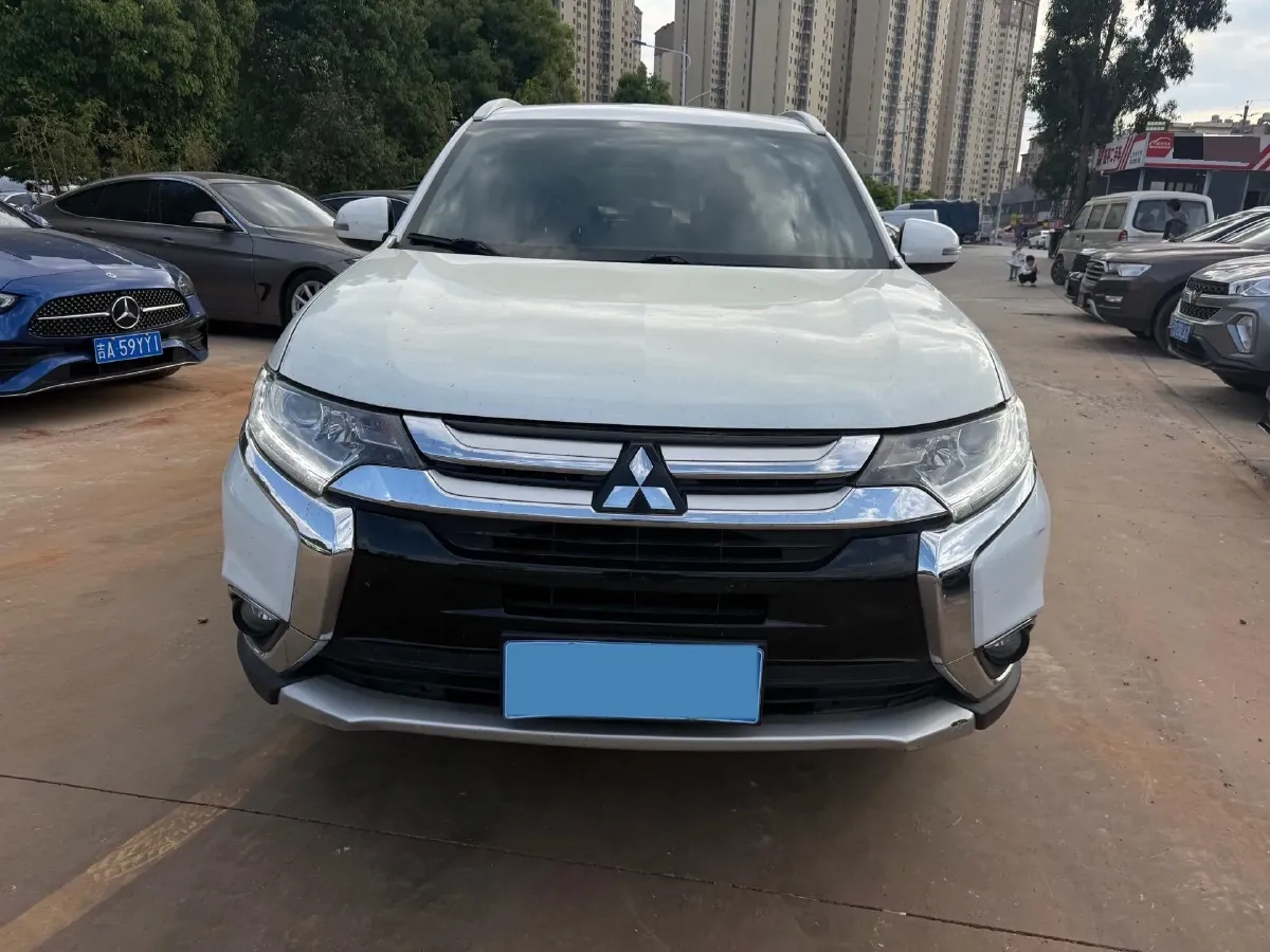 2017 Mitsubishi Outlander 2.0L 166HP L4 CVT,autocango,china used car exporter,china ev exporter,chinese used car exporter,chinese used ev exporter