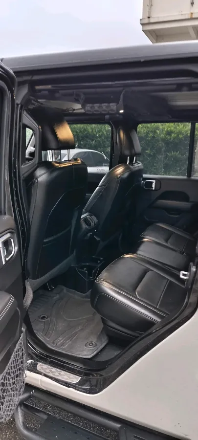 2022 Jeep Gladiator 3.6L 284HP V6 8AT,autocango,china used car exporter,china ev exporter,chinese used car exporter,chinese used ev exporter