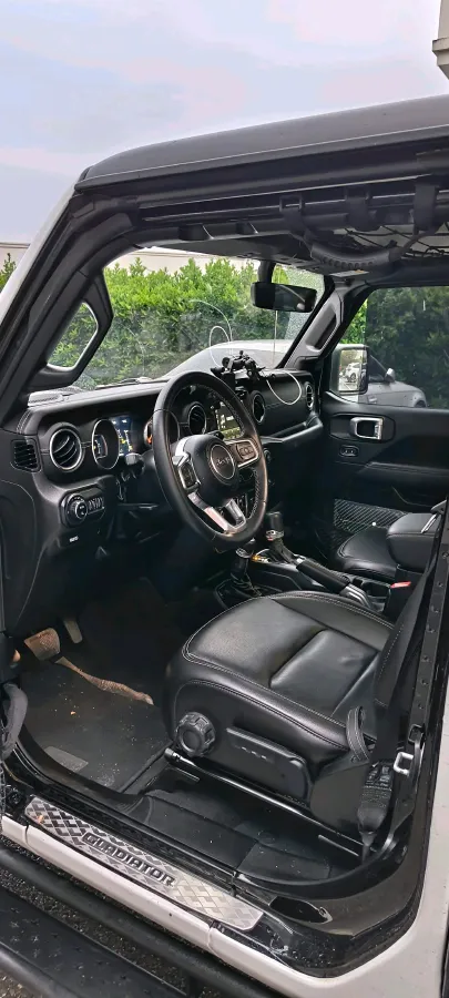2022 Jeep Gladiator 3.6L 284HP V6 8AT,autocango,china used car exporter,china ev exporter,chinese used car exporter,chinese used ev exporter