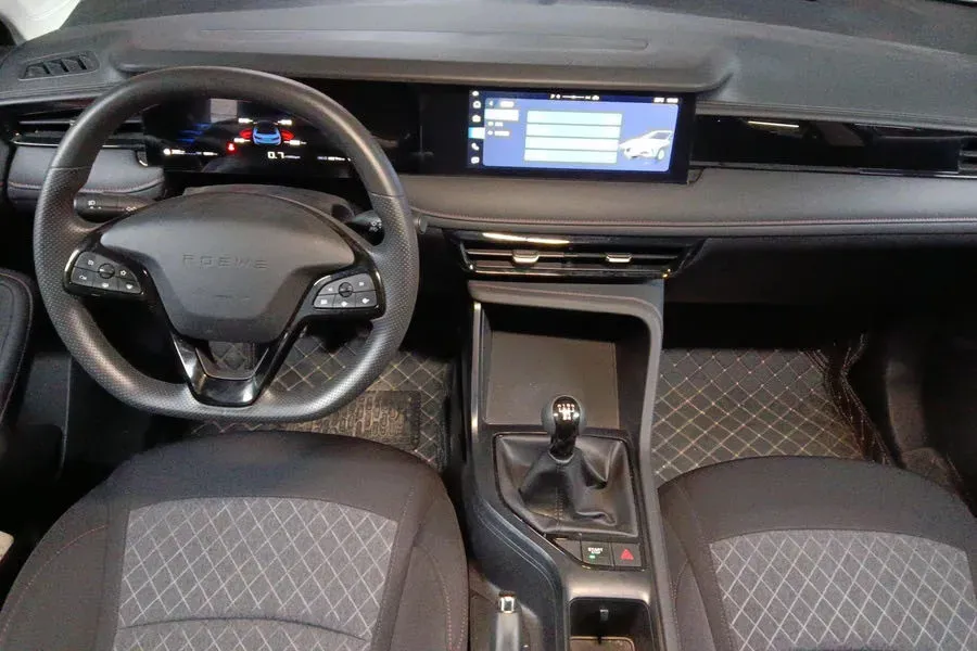 2023 Roewe i5 1.5L 129HP L4 5MT,autocango,china used car exporter,china ev exporter,chinese used car exporter,chinese used ev exporter