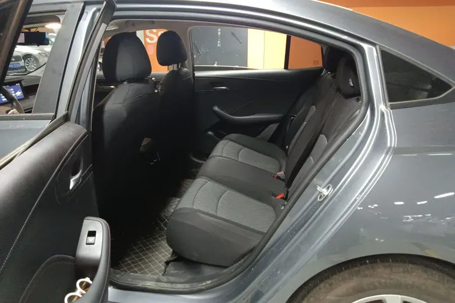 2023 Roewe i5 1.5L 129HP L4 5MT,autocango,china used car exporter,china ev exporter,chinese used car exporter,chinese used ev exporter