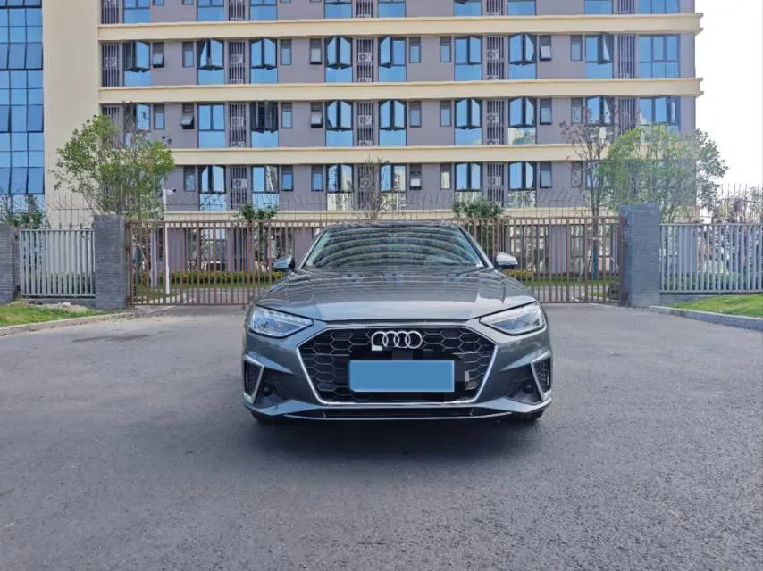 2020 Audi A4L 2.0T 190HP L4 7DCT,autocango,china used car exporter,china ev exporter,chinese used car exporter,chinese used ev exporter