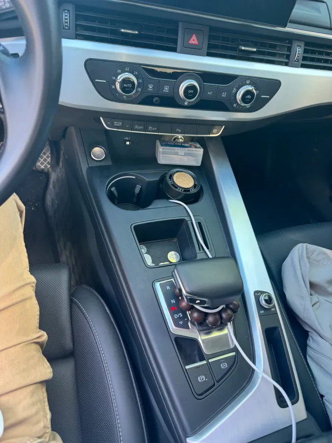 2024 Audi A4L 2.0T 190HP L4 7DCT,autocango,china used car exporter,china ev exporter,chinese used car exporter,chinese used ev exporter