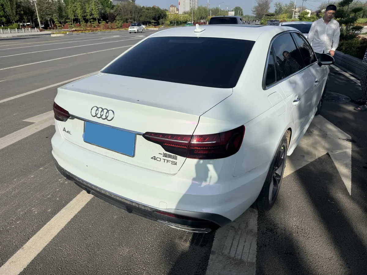 2024 Audi A4L 2.0T 190HP L4 7DCT,autocango,china used car exporter,china ev exporter,chinese used car exporter,chinese used ev exporter