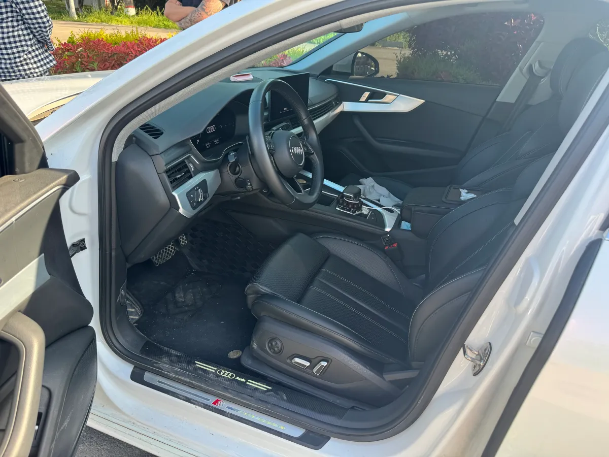 2024 Audi A4L 2.0T 190HP L4 7DCT,autocango,china used car exporter,china ev exporter,chinese used car exporter,chinese used ev exporter