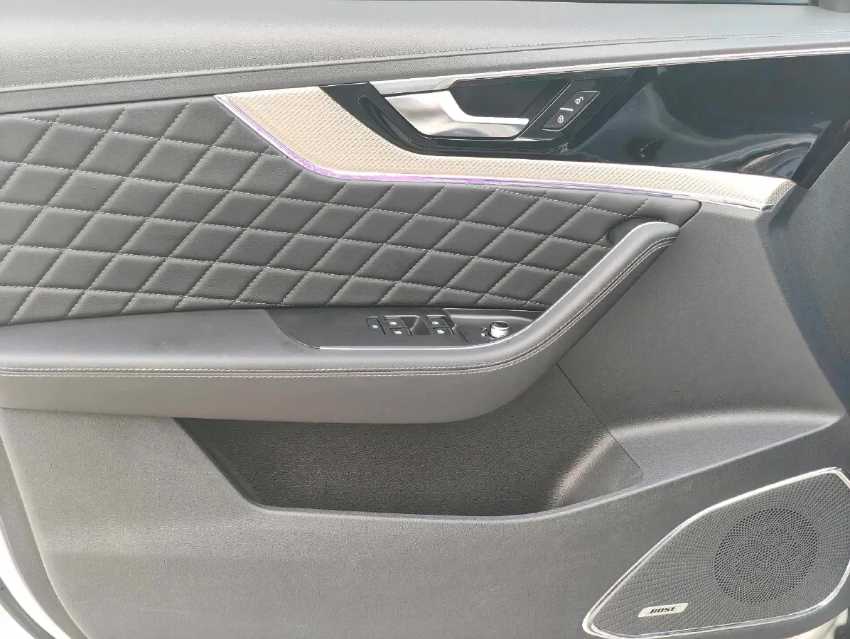 2019 HongQi HS5 2.0T 224HP L4 6AT,autocango,china used car exporter,china ev exporter,chinese used car exporter,chinese used ev exporter