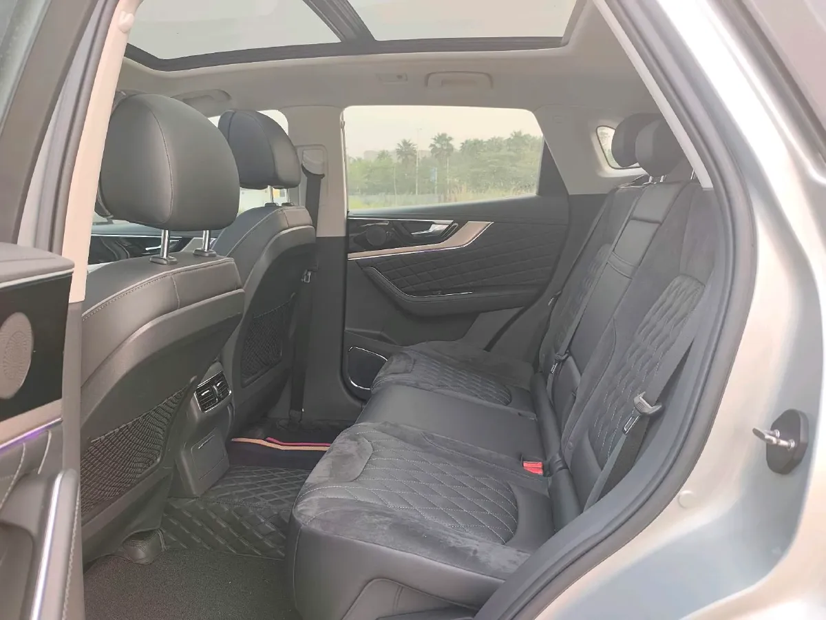 2019 HongQi HS5 2.0T 224HP L4 6AT,autocango,china used car exporter,china ev exporter,chinese used car exporter,chinese used ev exporter