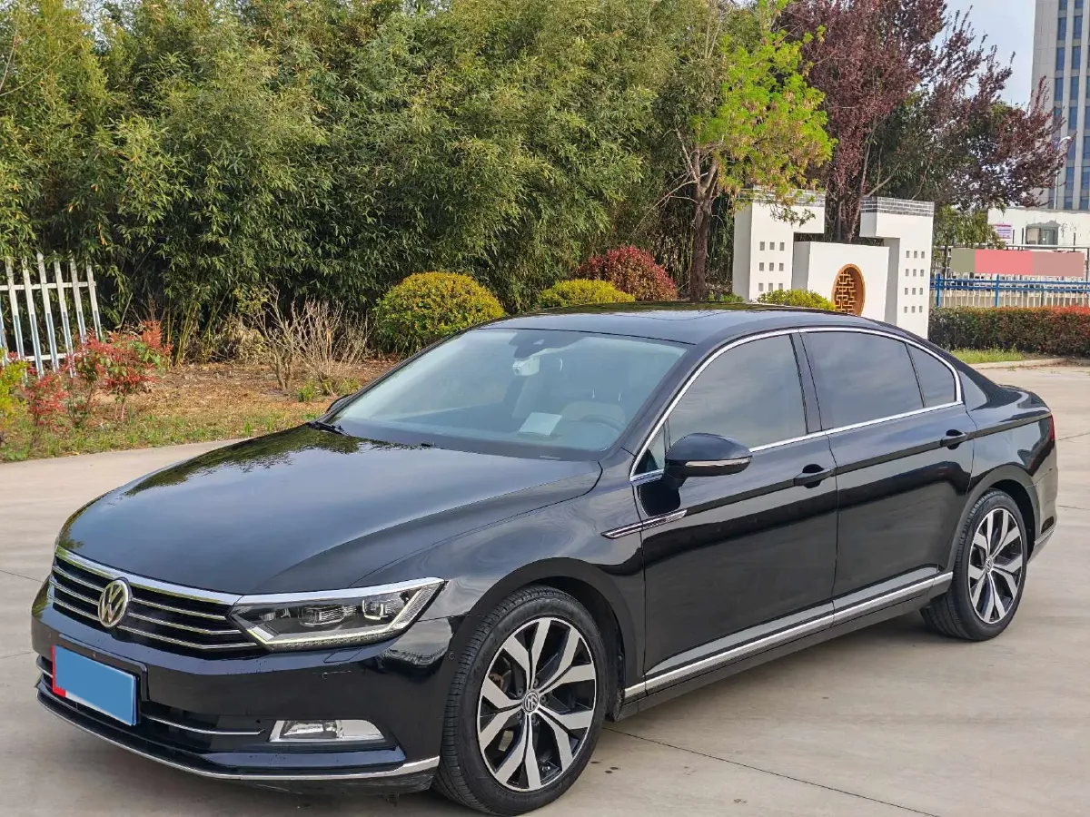 2018 Volkswagen Magotan 2.0T 220HP L4 7DCT,autocango,china used car exporter,china ev exporter,chinese used car exporter,chinese used ev exporter