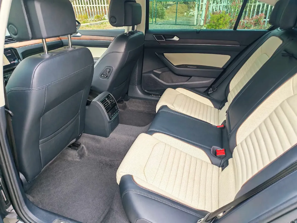 2018 Volkswagen Magotan 2.0T 220HP L4 7DCT,autocango,china used car exporter,china ev exporter,chinese used car exporter,chinese used ev exporter