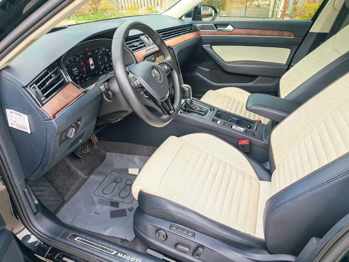 2018 Volkswagen Magotan 2.0T 220HP L4 7DCT,autocango,china used car exporter,china ev exporter,chinese used car exporter,chinese used ev exporter