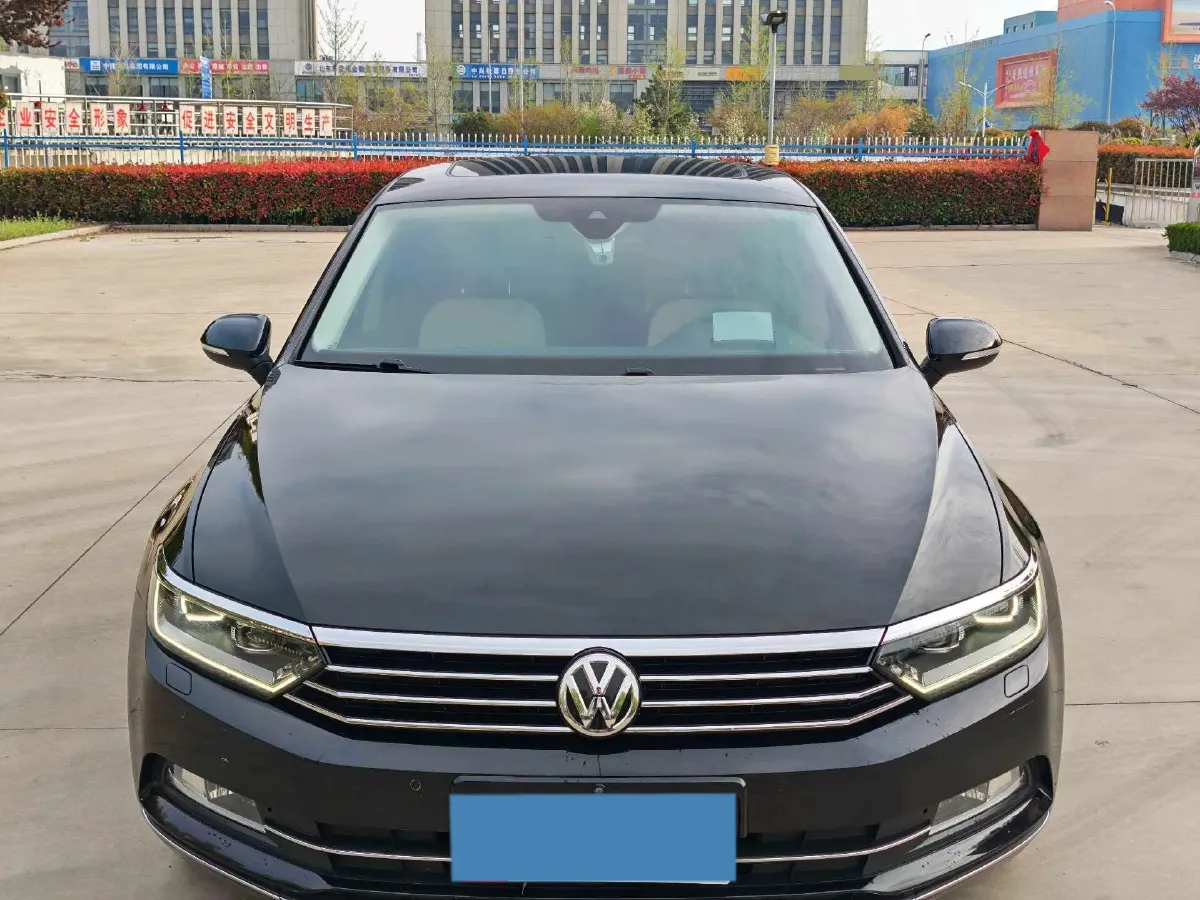 2018 Volkswagen Magotan 2.0T 220HP L4 7DCT,autocango,china used car exporter,china ev exporter,chinese used car exporter,chinese used ev exporter