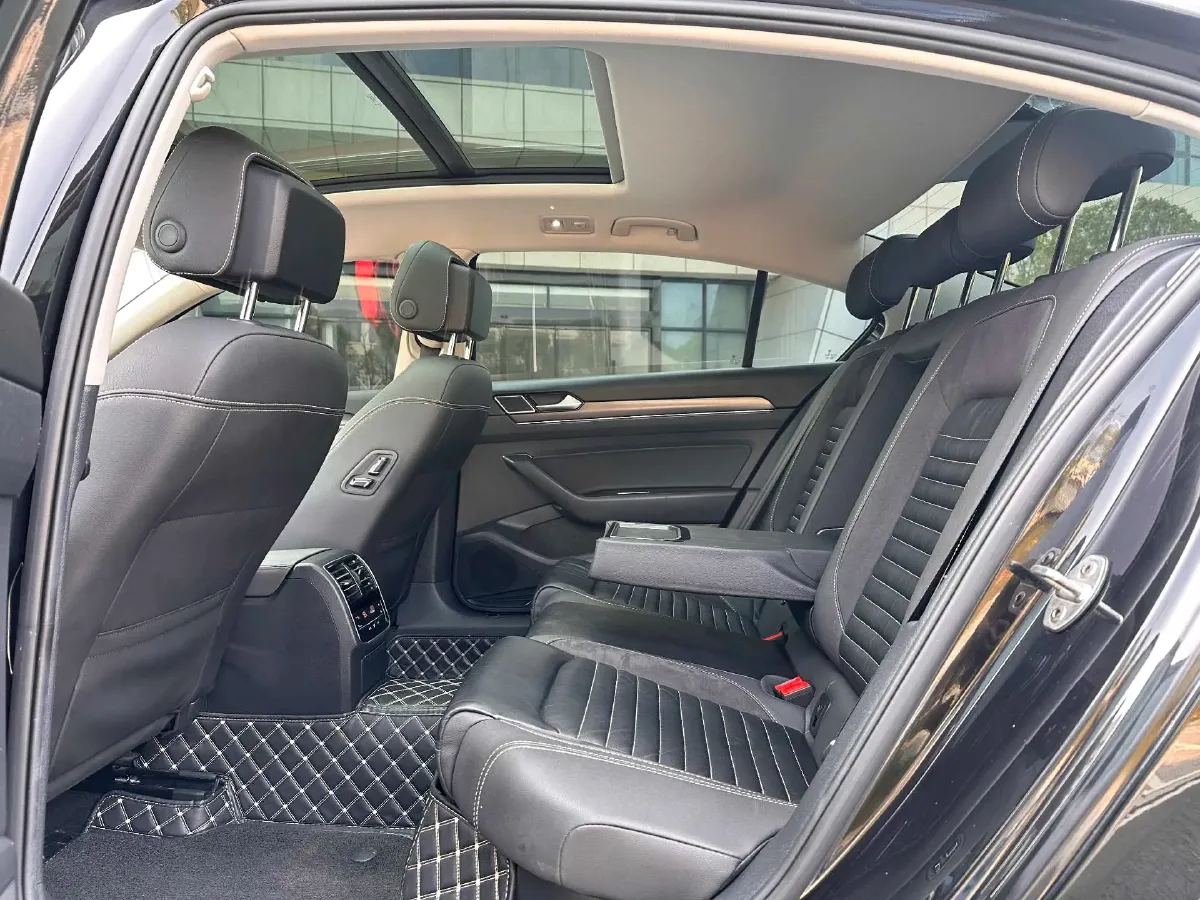 2020 Volkswagen Magotan 2.0T 186HP L4 7DCT,autocango,china used car exporter,china ev exporter,chinese used car exporter,chinese used ev exporter