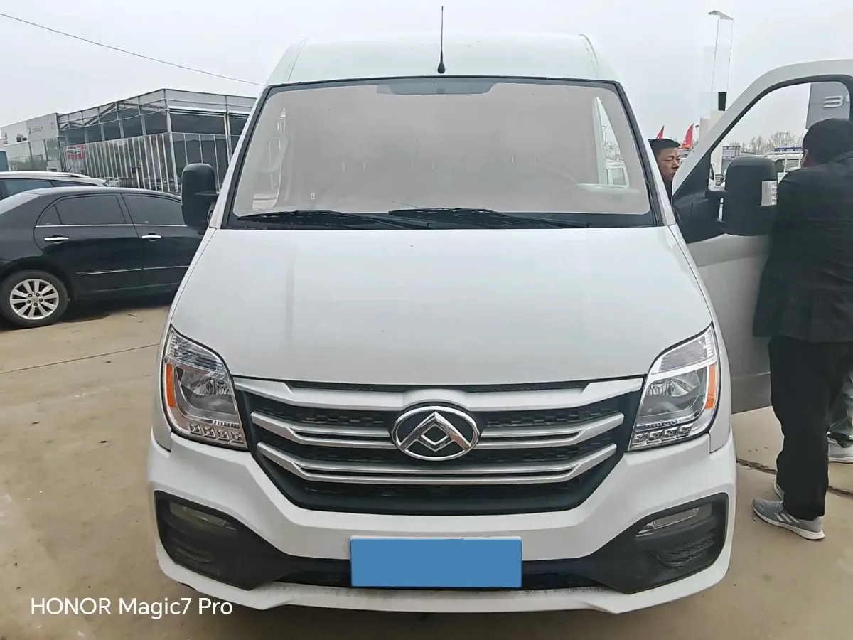 2019 MAXUS XinTu V80 2.5T 136HP L4 6MT,autocango,china used car exporter,china ev exporter,chinese used car exporter,chinese used ev exporter