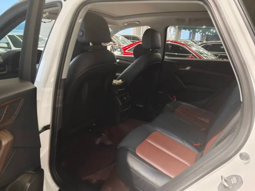 2020 Audi Q5L 2.0T 190HP L4 7DCT,autocango,china used car exporter,china ev exporter,chinese used car exporter,chinese used ev exporter
