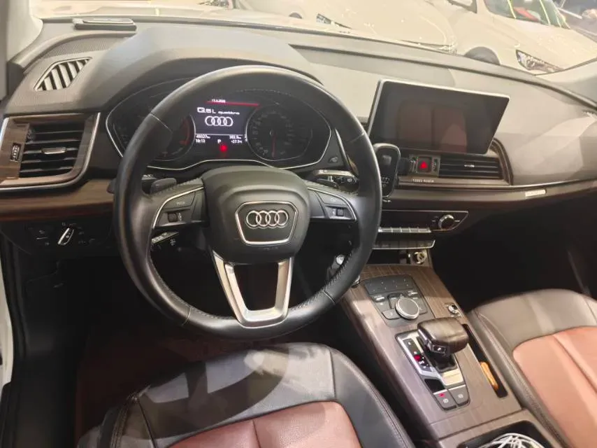 2020 Audi Q5L 2.0T 190HP L4 7DCT,autocango,china used car exporter,china ev exporter,chinese used car exporter,chinese used ev exporter