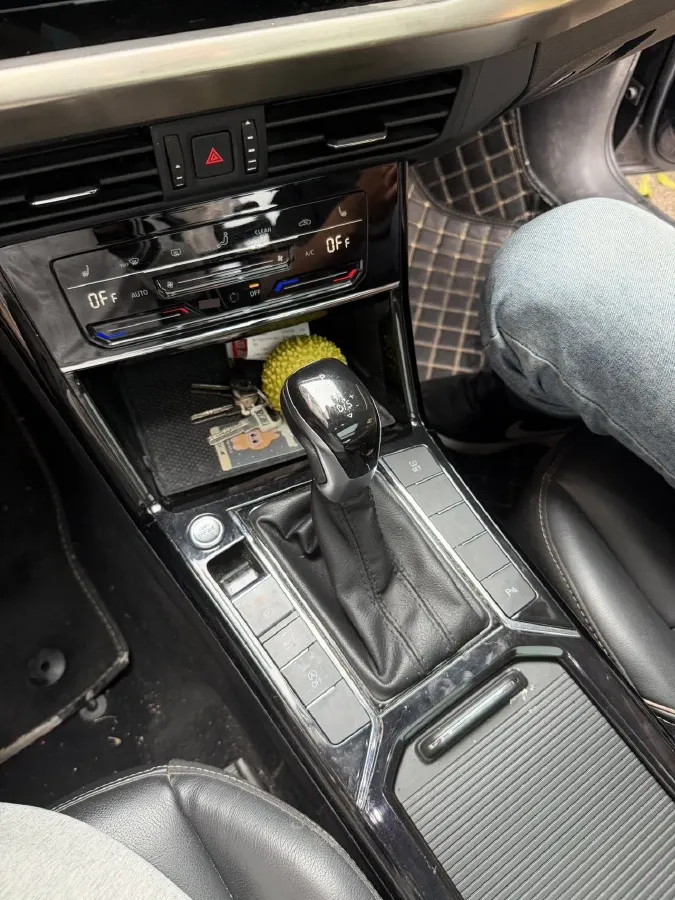 2021 Volkswagen Passat 2.0T 186HP L4 7DCT,autocango,china used car exporter,china ev exporter,chinese used car exporter,chinese used ev exporter