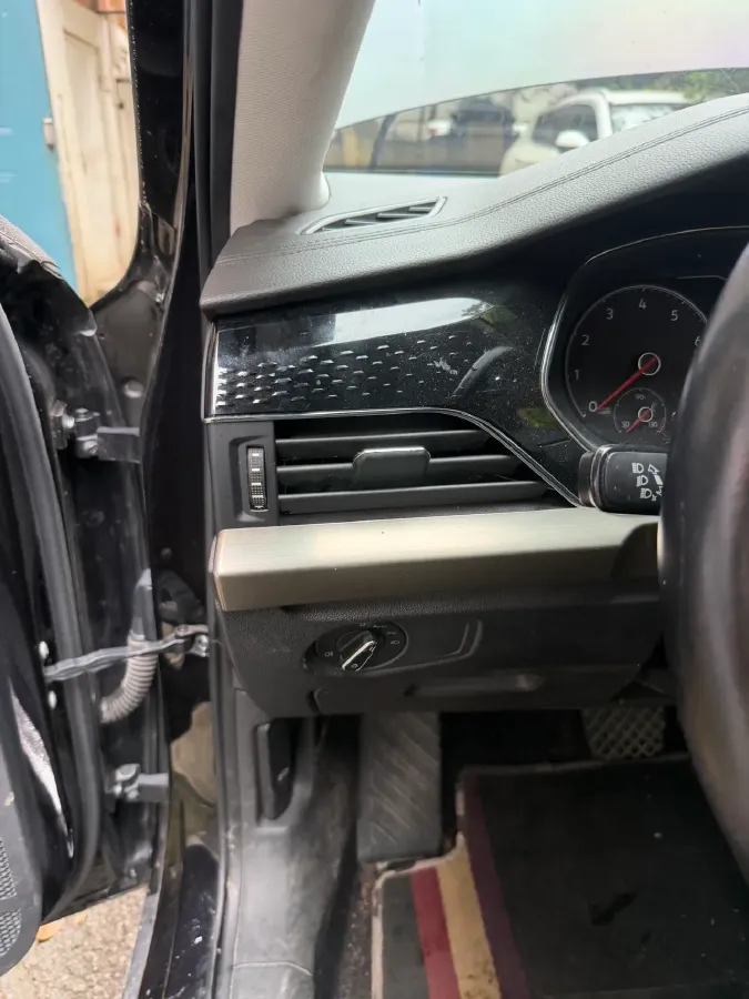 2021 Volkswagen Passat 2.0T 186HP L4 7DCT,autocango,china used car exporter,china ev exporter,chinese used car exporter,chinese used ev exporter