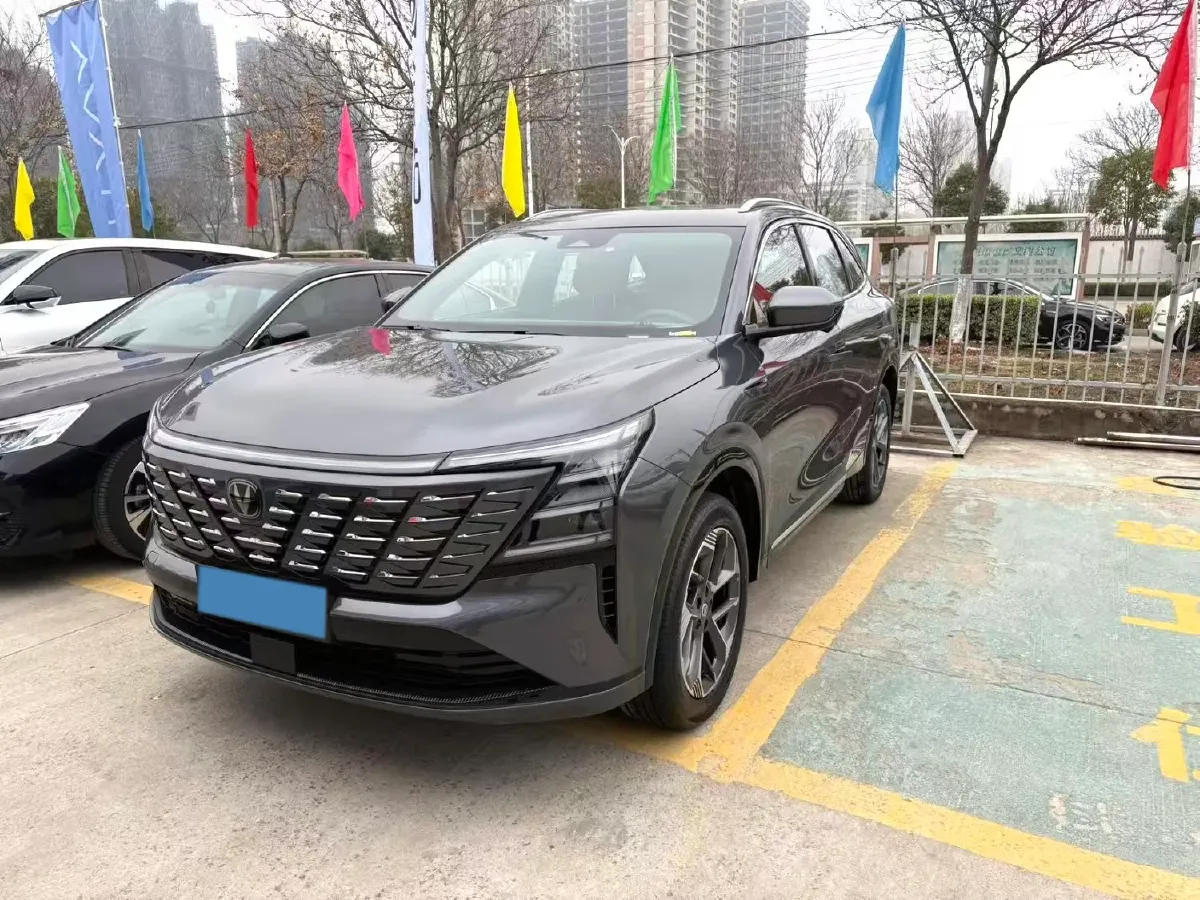 2025 ChangAn CS75 Plus 1.5T 192HP L4 8AT,autocango,china used car exporter,china ev exporter,chinese used car exporter,chinese used ev exporter