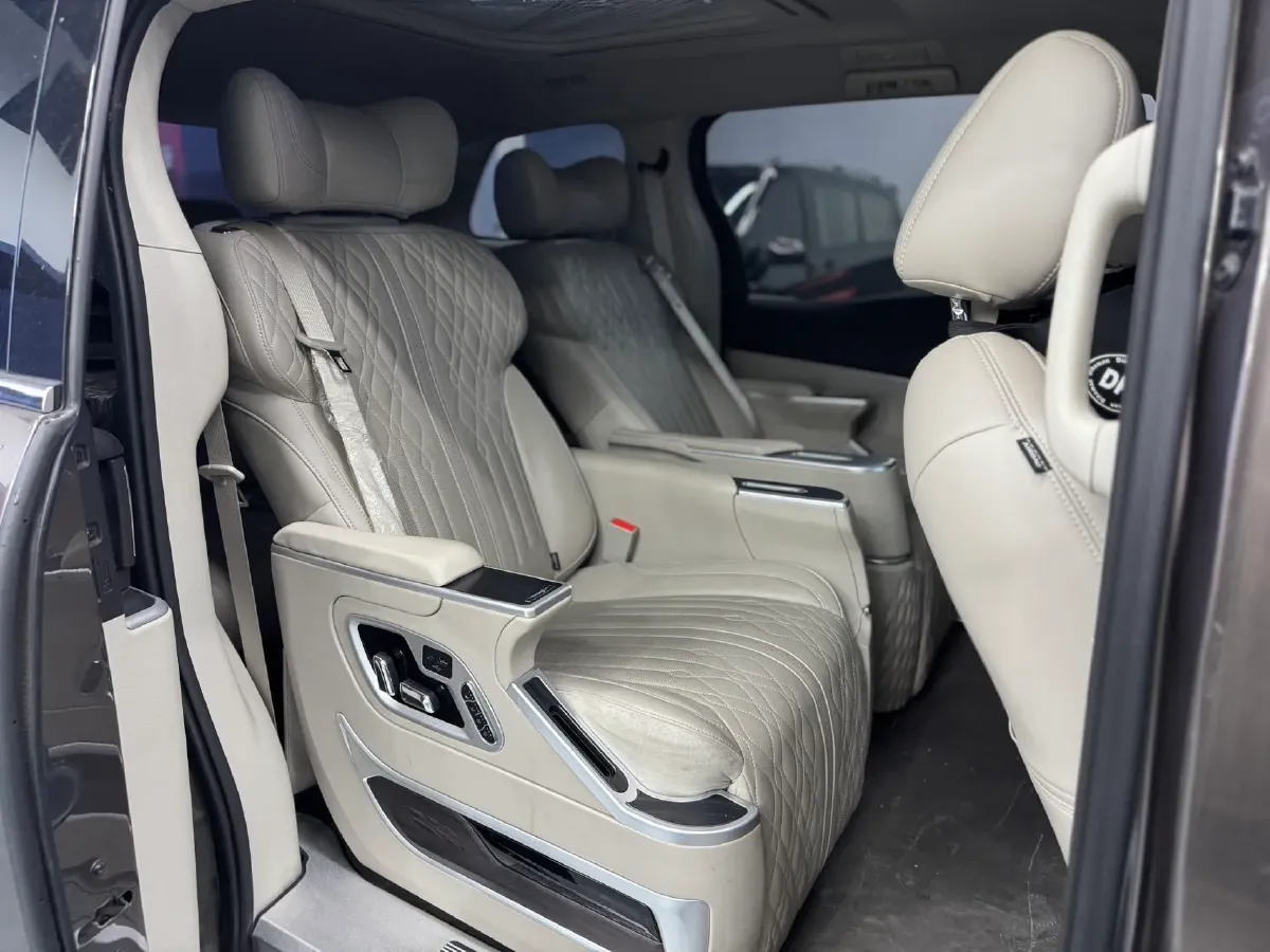 2023 Buick GL8 2.0T 237HP L4 9AT,autocango,china used car exporter,china ev exporter,chinese used car exporter,chinese used ev exporter