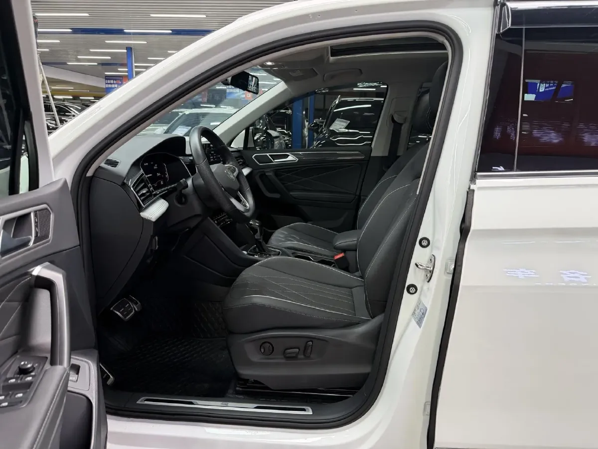 2024 Volkswagen Tiguan L 2.0T 186HP L4 7DCT,autocango,china used car exporter,china ev exporter,chinese used car exporter,chinese used ev exporter