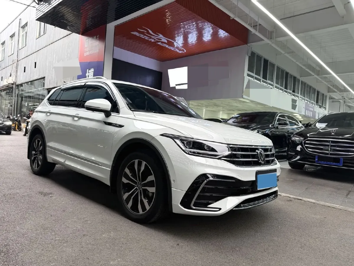 2024 Volkswagen Tiguan L 2.0T 186HP L4 7DCT,autocango,china used car exporter,china ev exporter,chinese used car exporter,chinese used ev exporter