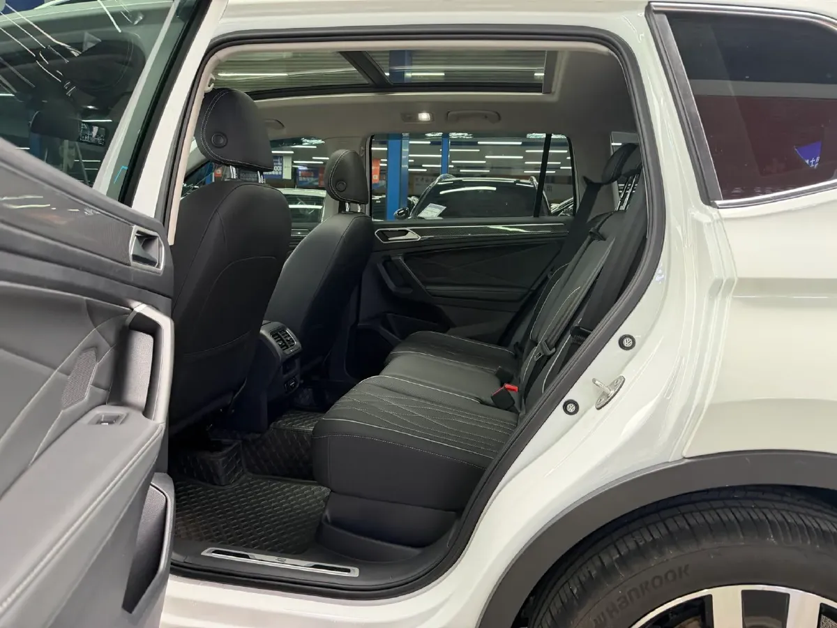 2024 Volkswagen Tiguan L 2.0T 186HP L4 7DCT,autocango,china used car exporter,china ev exporter,chinese used car exporter,chinese used ev exporter