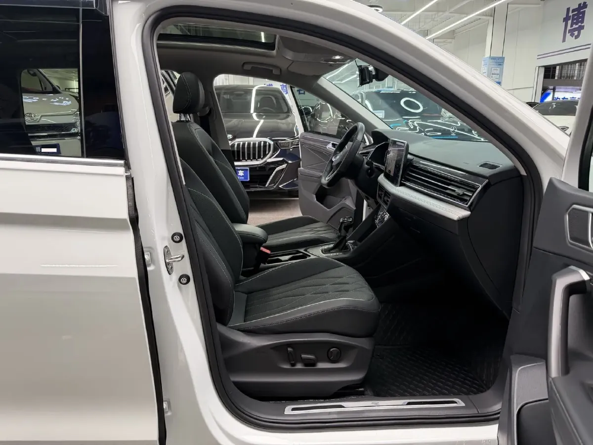 2024 Volkswagen Tiguan L 2.0T 186HP L4 7DCT,autocango,china used car exporter,china ev exporter,chinese used car exporter,chinese used ev exporter