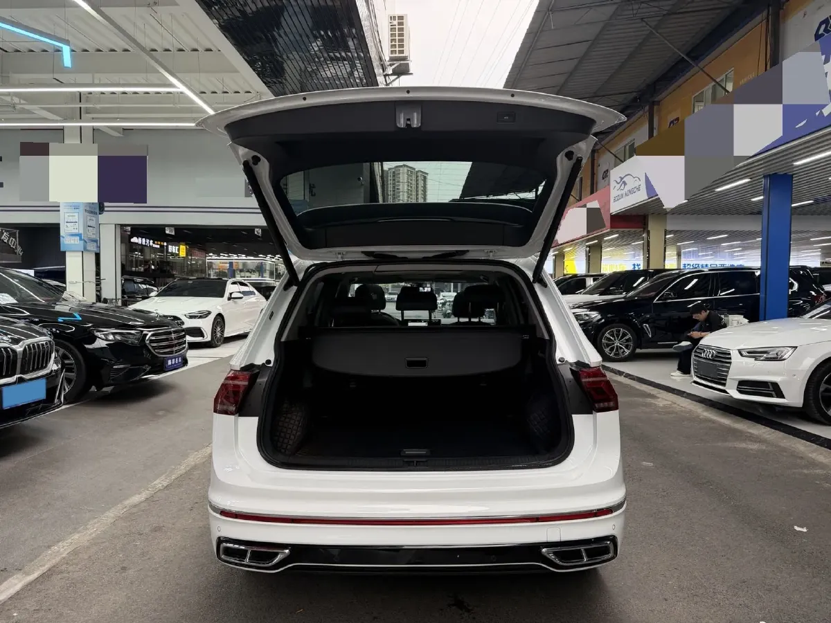 2024 Volkswagen Tiguan L 2.0T 186HP L4 7DCT,autocango,china used car exporter,china ev exporter,chinese used car exporter,chinese used ev exporter