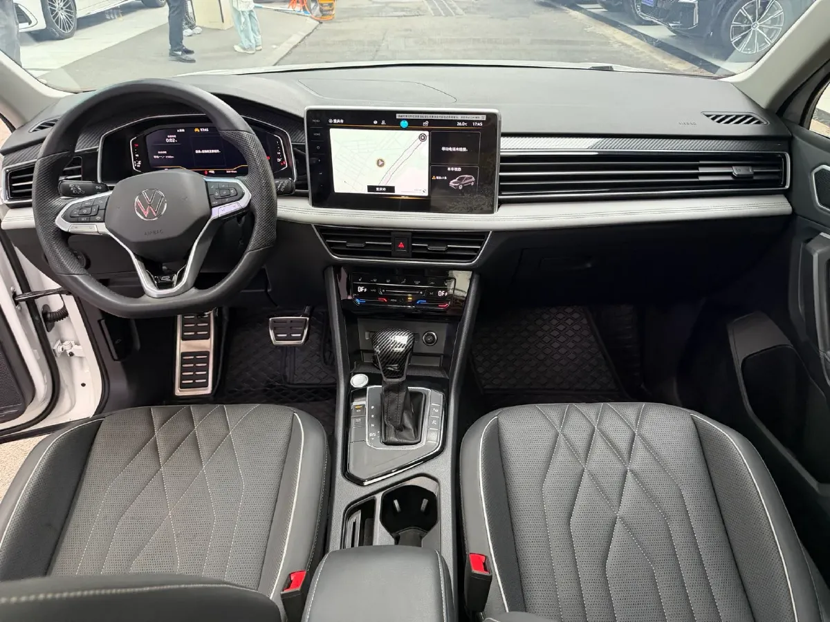 2024 Volkswagen Tiguan L 2.0T 186HP L4 7DCT,autocango,china used car exporter,china ev exporter,chinese used car exporter,chinese used ev exporter