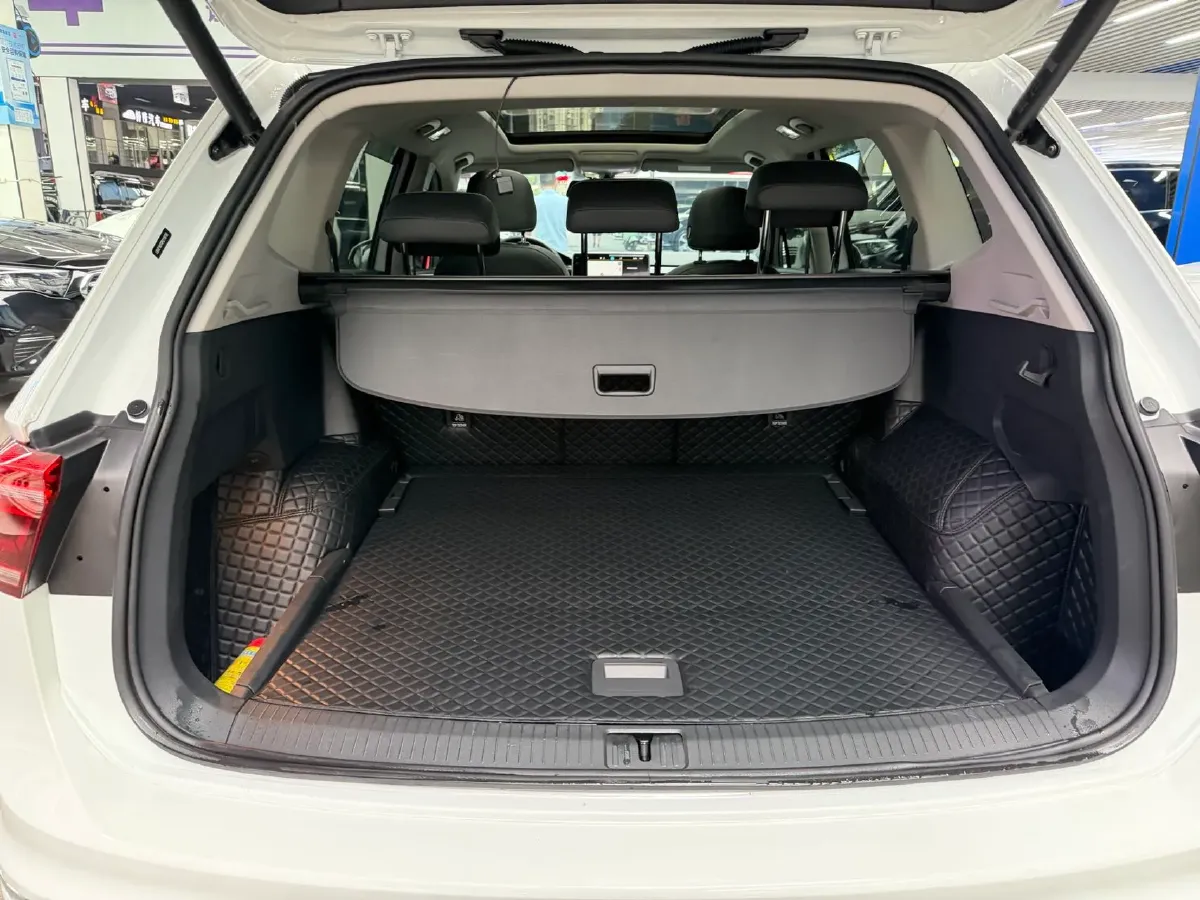 2024 Volkswagen Tiguan L 2.0T 186HP L4 7DCT,autocango,china used car exporter,china ev exporter,chinese used car exporter,chinese used ev exporter