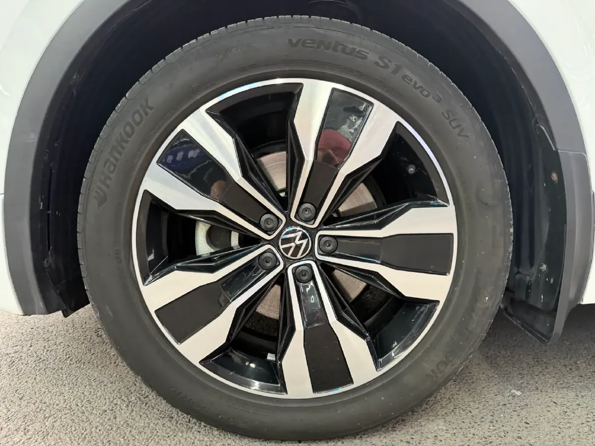 2024 Volkswagen Tiguan L 2.0T 186HP L4 7DCT,autocango,china used car exporter,china ev exporter,chinese used car exporter,chinese used ev exporter