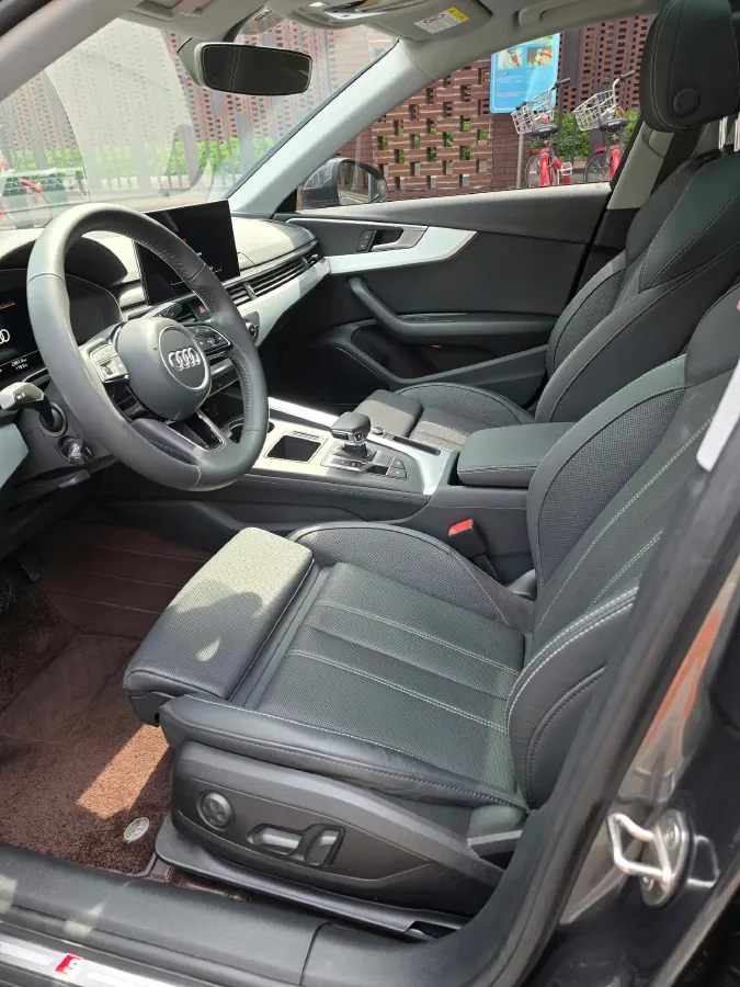 2020 Audi A4L 2.0T 190HP L4 7DCT,autocango,china used car exporter,china ev exporter,chinese used car exporter,chinese used ev exporter