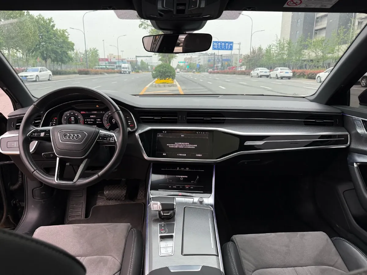 2023 Audi A6L 2.0T 190HP L4 7DCT,autocango,china used car exporter,china ev exporter,chinese used car exporter,chinese used ev exporter