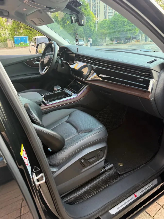 2024 Audi Q7 2.0T 265HP L4 8AT,autocango,china used car exporter,china ev exporter,chinese used car exporter,chinese used ev exporter