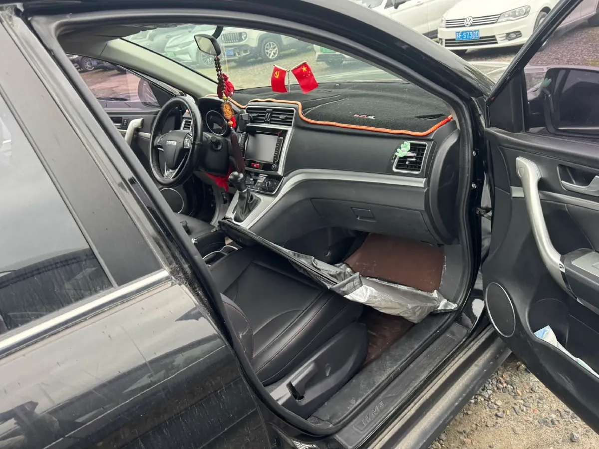 2019 Haval M6 1.5T 150HP L4 7DCT,autocango,china used car exporter,china ev exporter,chinese used car exporter,chinese used ev exporter