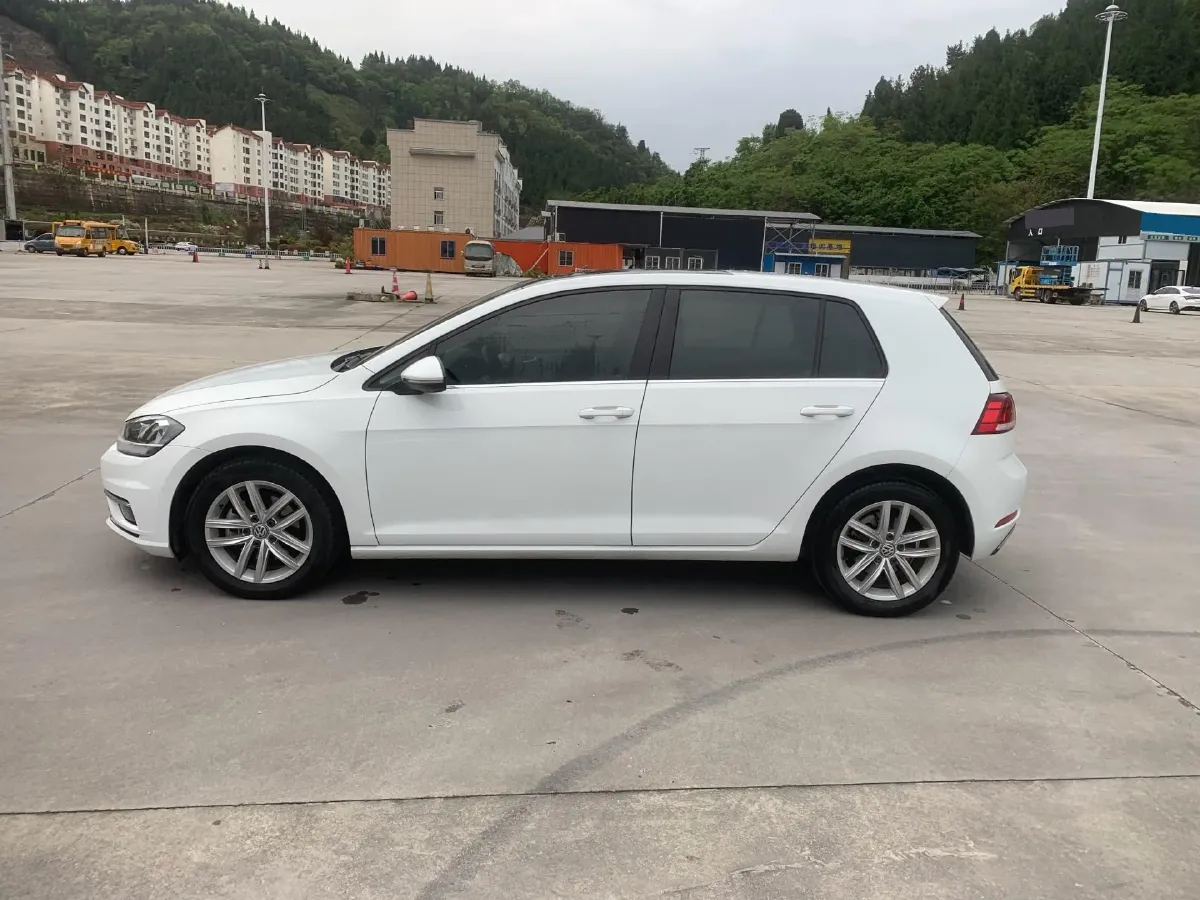 2018 Volkswagen Golf 1.6L 110HP L4 6AT,autocango,china used car exporter,china ev exporter,chinese used car exporter,chinese used ev exporter