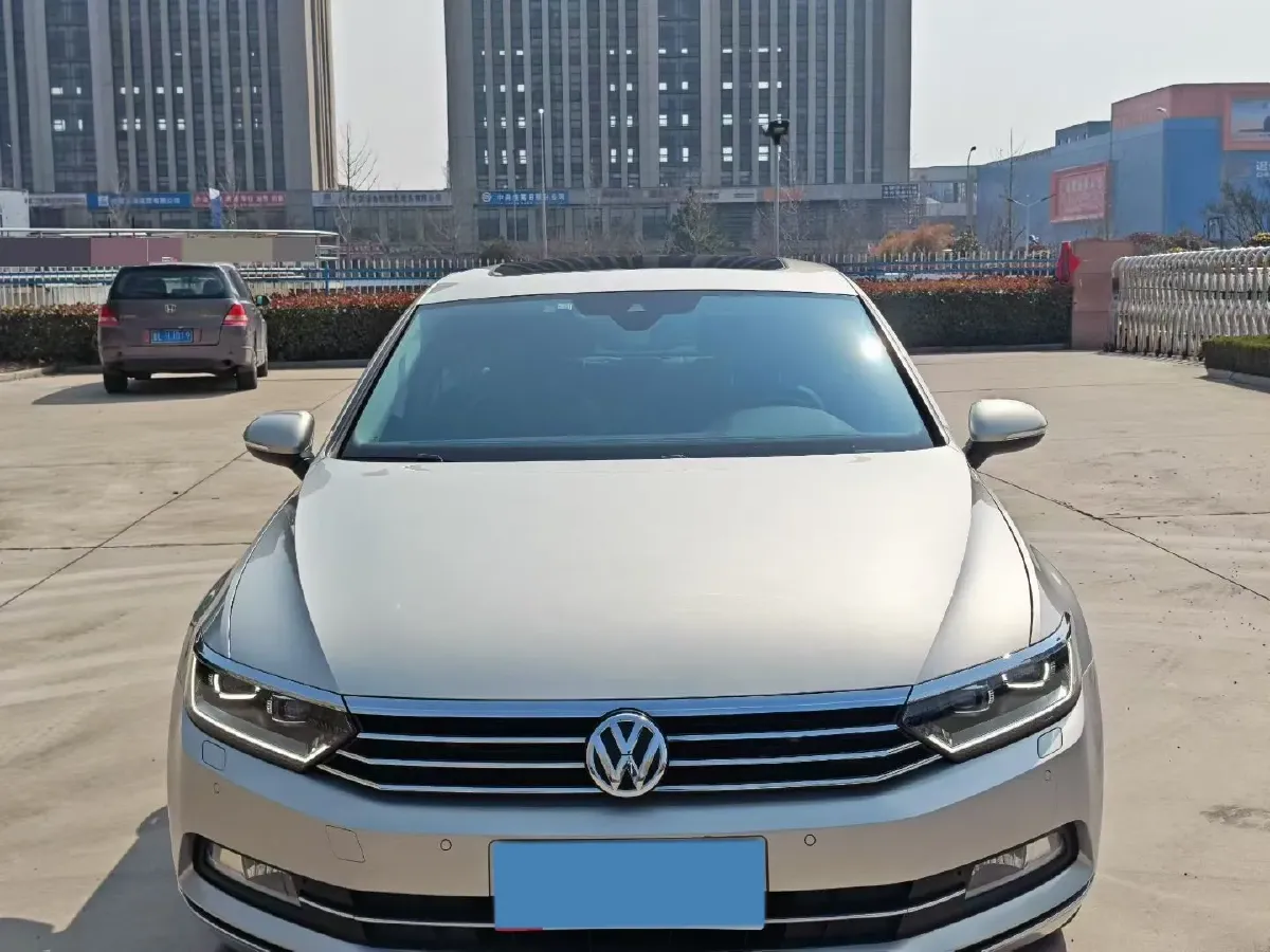 2019 Volkswagen Magotan 2.0T 186HP L4 7DCT,autocango,china used car exporter,china ev exporter,chinese used car exporter,chinese used ev exporter