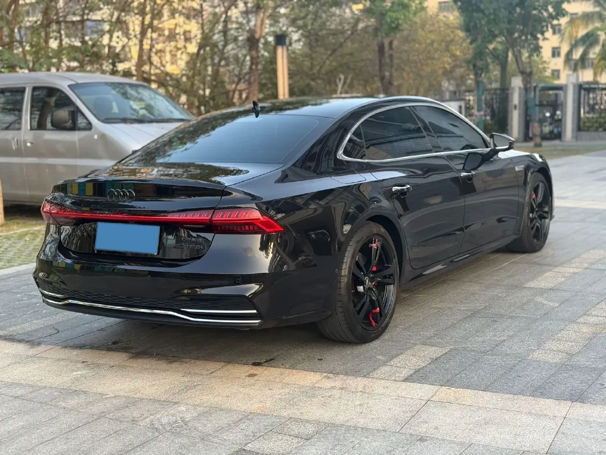 2024 Audi A7L 2.0T 245HP L4 7DCT,autocango,china used car exporter,china ev exporter,chinese used car exporter,chinese used ev exporter