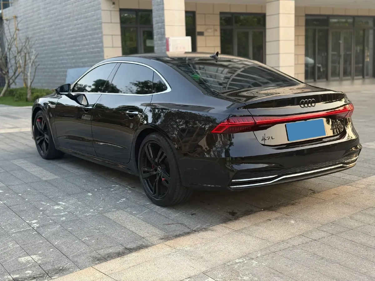 2024 Audi A7L 2.0T 245HP L4 7DCT,autocango,china used car exporter,china ev exporter,chinese used car exporter,chinese used ev exporter