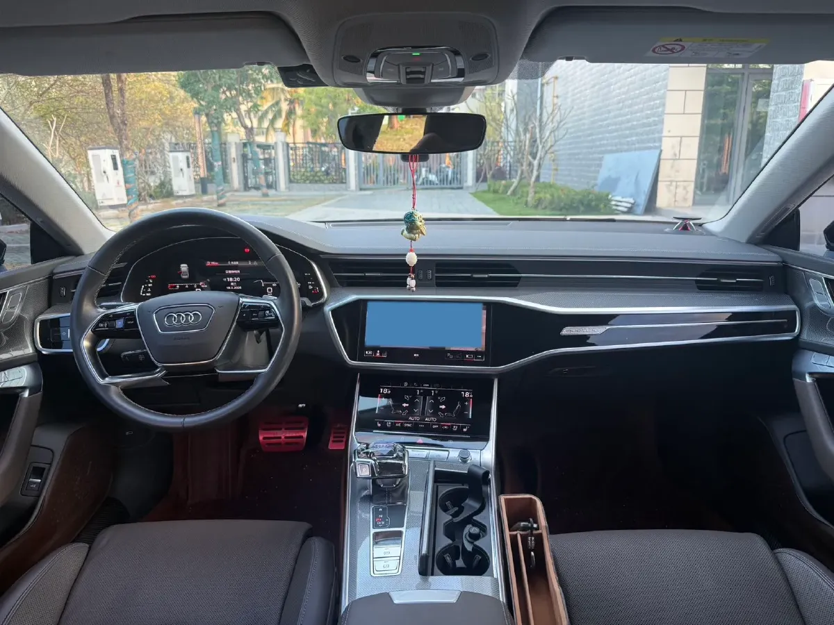 2024 Audi A7L 2.0T 245HP L4 7DCT,autocango,china used car exporter,china ev exporter,chinese used car exporter,chinese used ev exporter