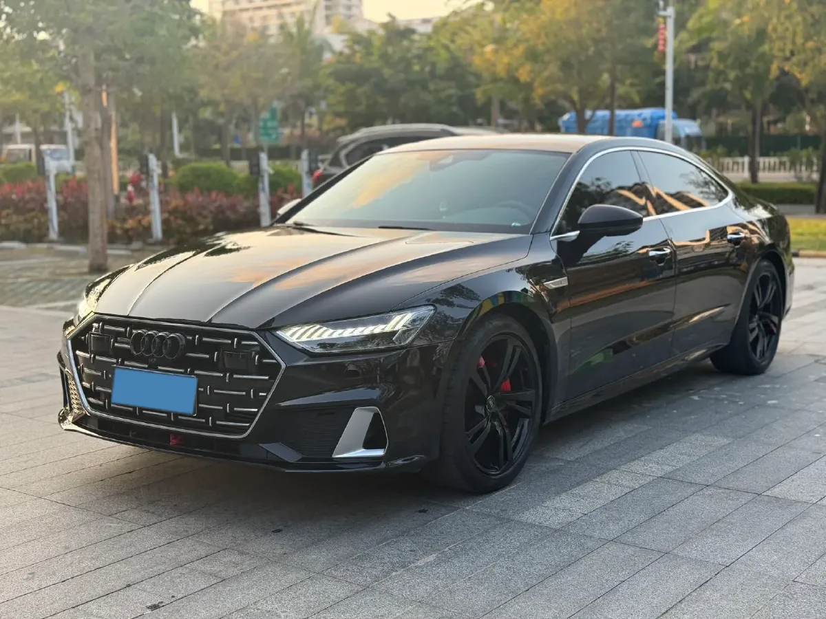 2024 Audi A7L 2.0T 245HP L4 7DCT,autocango,china used car exporter,china ev exporter,chinese used car exporter,chinese used ev exporter