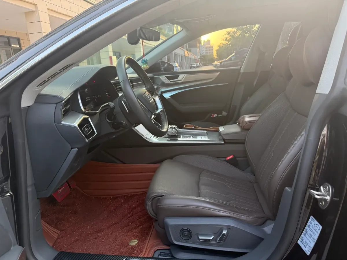 2024 Audi A7L 2.0T 245HP L4 7DCT,autocango,china used car exporter,china ev exporter,chinese used car exporter,chinese used ev exporter