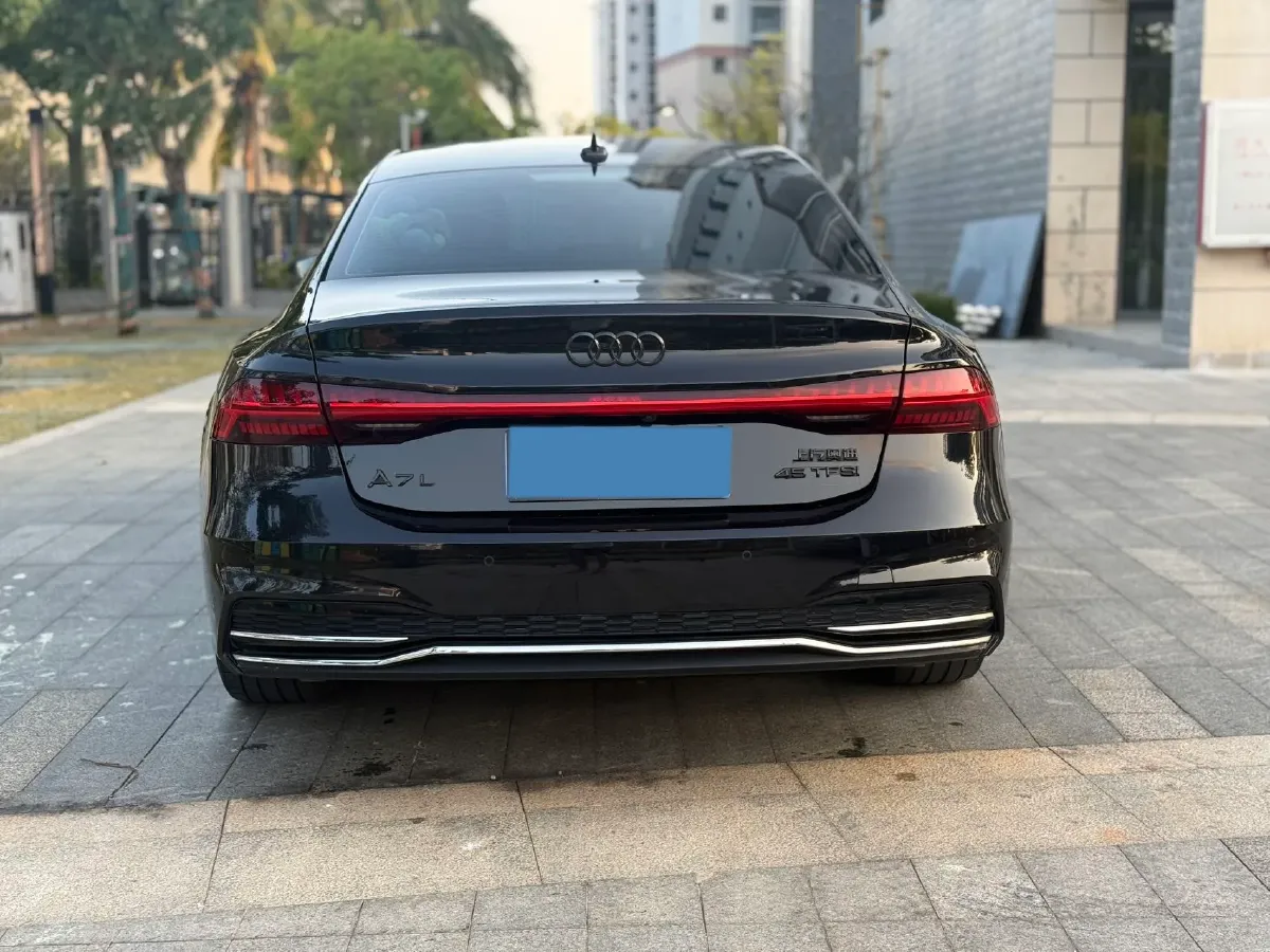 2024 Audi A7L 2.0T 245HP L4 7DCT,autocango,china used car exporter,china ev exporter,chinese used car exporter,chinese used ev exporter