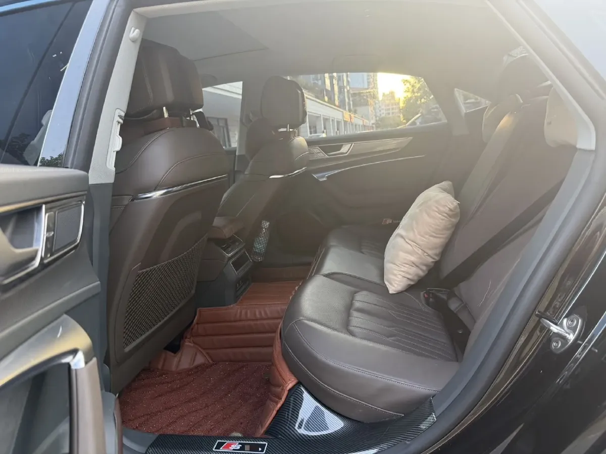 2024 Audi A7L 2.0T 245HP L4 7DCT,autocango,china used car exporter,china ev exporter,chinese used car exporter,chinese used ev exporter